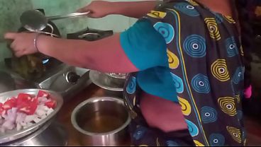 Ibu Rumah Tangga India Masak Seks Sama Pacar Di Dapur, Bumbu Panas Bikin Makin Liar.