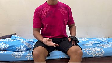 Ibu Tiri Bantu Anak Tiri Yang Luka Mandi, Malah Godain Dia. Akhirnya Berujung Nyepong Kontolnya, Sebelum Digenjot Keras.