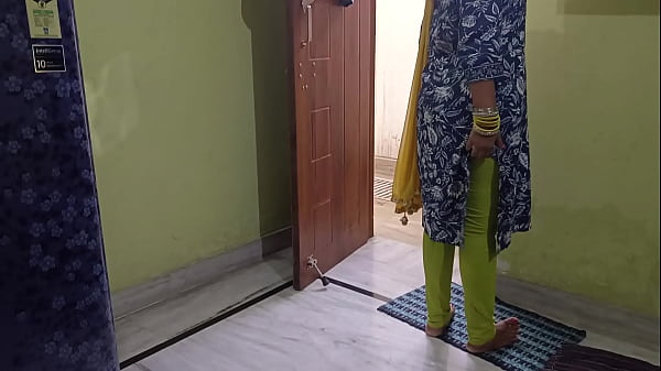 Bapak Mertua India Ngewe Mantu Sambil Pura-pura Alasan Sakit!