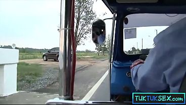 Ibu-ibu Thailand Amatir Digetok Di Jalan, Langsung Digiring Buat Tumpangan Panas