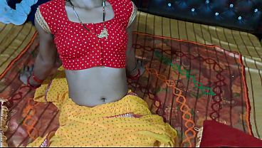 Desi Istri India Ngewe Keras Sambil Ngencingin Kontol