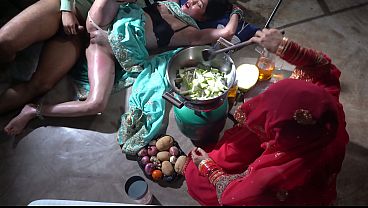 Ibu Tiri Dapur Xxx, Resep Panas India, Nikmatin Gerakan Basah Si Mama Tiri Desi Di Dapur.