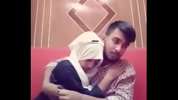 Desi Cewek Dan Cowok Lagi Ciuman Panas Di Hotel.