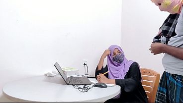 Bankir Hijab Sange Dientot Petani Kampung, Desi Chudai Panas