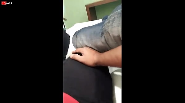 Nonton Facebook Live, Coli Sambil Lihat Goyang-goyang Seksi.