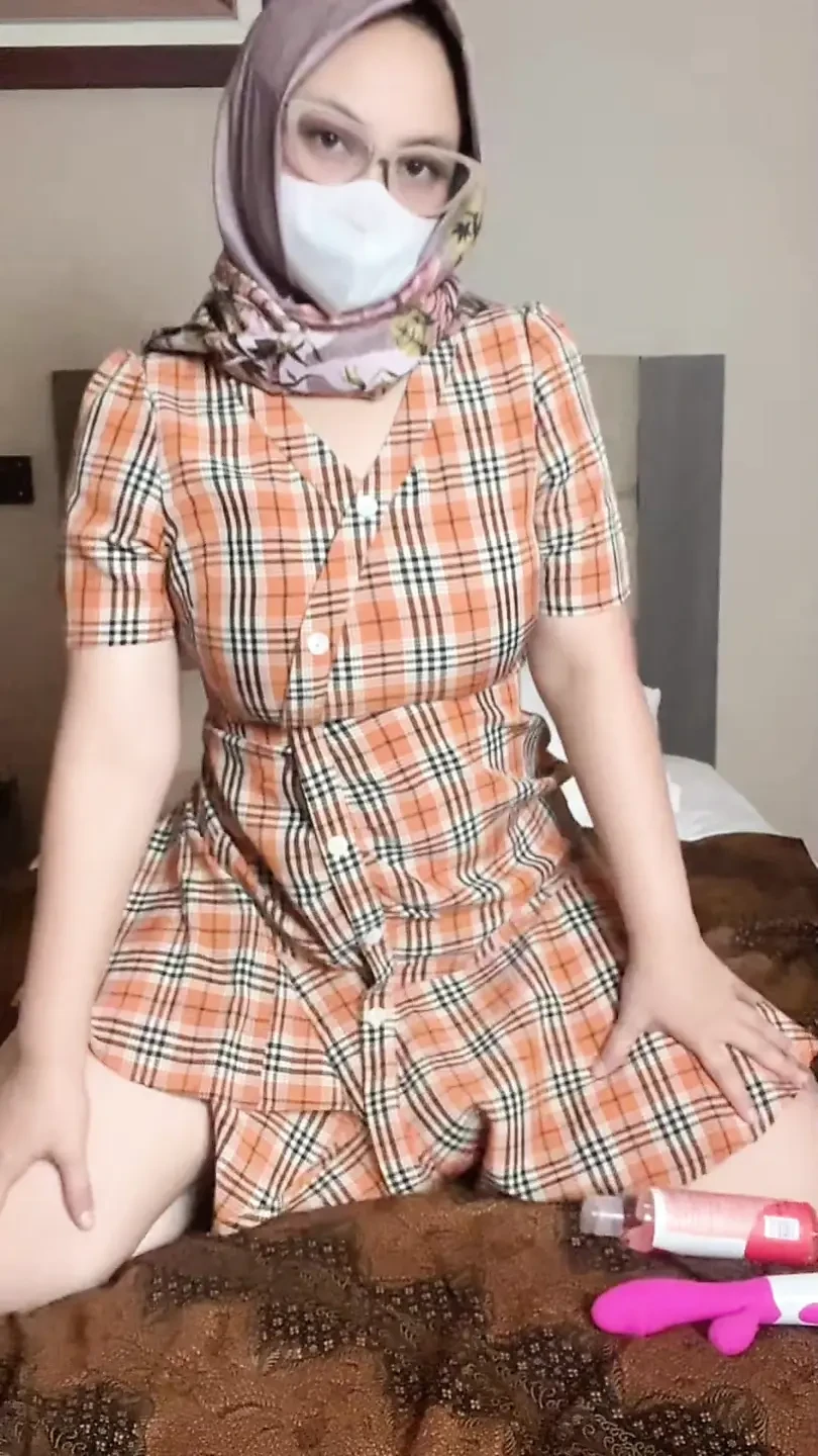 Latest Indo – Sister-in-law Masturbates To Crot A Lot