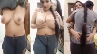 Cewek-cewek Muda Lagi Seru-seruan Main Lesbian Di Kamar Kos, Panas Banget!