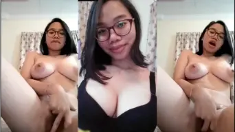 Gadis Cakep Bulu Belekek Lebat, Sange Banget Mainin Diri Sendiri.