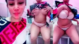 Tante Bunga Ngos-ngosan Sambil Remes-remes Tobrut Basah Kuyup
