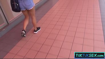Gadis Thailand Murahan Diangkut Pakai Tuk Tuk, Langsung Digebet Ke Hotel Buat Main