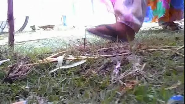 Desi Ngocok Sambil Pipis, Basahin Semua.