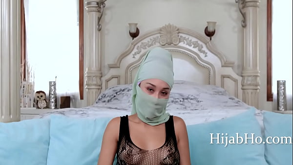 Ibu Tiri Berhijab Bikin Tenang, Tapi Bikin Mupeng – Cali Lee
