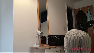 Sengaja Pamer Kontol Tegang Ke Ibu Tiri—biar Dia Lihat Gede Banget.