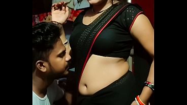 Desi Bhabhi Saree Navel Panas, Mainin Gaya Basah-basah