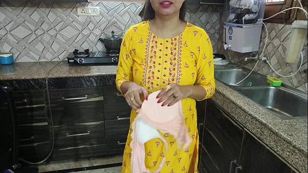 Desi Bhabhi Dapur Lagi Cuci Piring, Tiba-tiba Adik Ipar Datang Dan Bilang, “bhabhi, Gue Pengen Ngerasain Chut Lo, Mau Kasih Nggak?” Suara Hindi Langsung Bikin Basah.