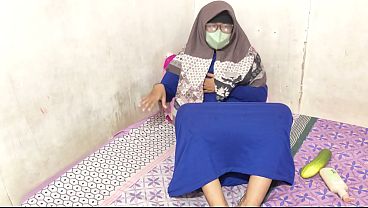 Cewek Hijab Indonesia Lagi Colmek Sampe Basah.