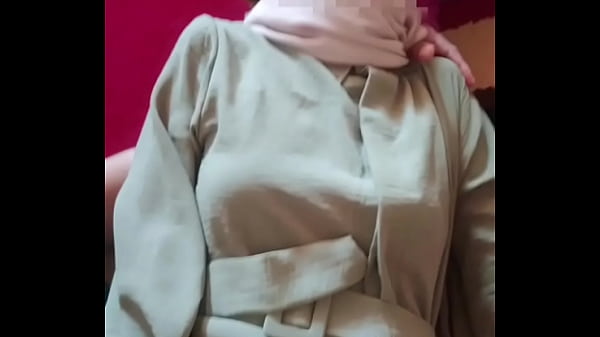 Saudari Tiri Berhijab Digoyang Habis-habisan Pas Momen Lebaran Yang Panas