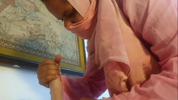 Desi Cewek Lagi Digosok-gosok Sama Bule, Rasanya Bikin Merinding.