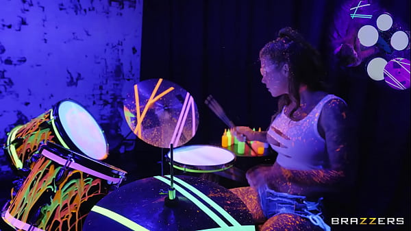 Tonton Trailer Panas Bang Drummer Dari Brazzers, Siap Bikin Muncrat!