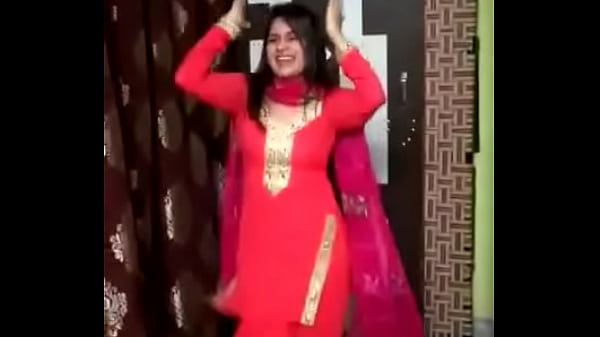 Desi Cewek Lagi Latihan Mujra, Goyangannya Bikin Ngilu