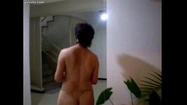 Tante Cina Montok Siram Tanaman, Pantat Basah Kena Guyur